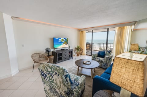 Amazing Living Room with Views of the Ocean 🌊☀️