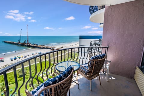 Balcony with Amazing Views of the Ocean🌊