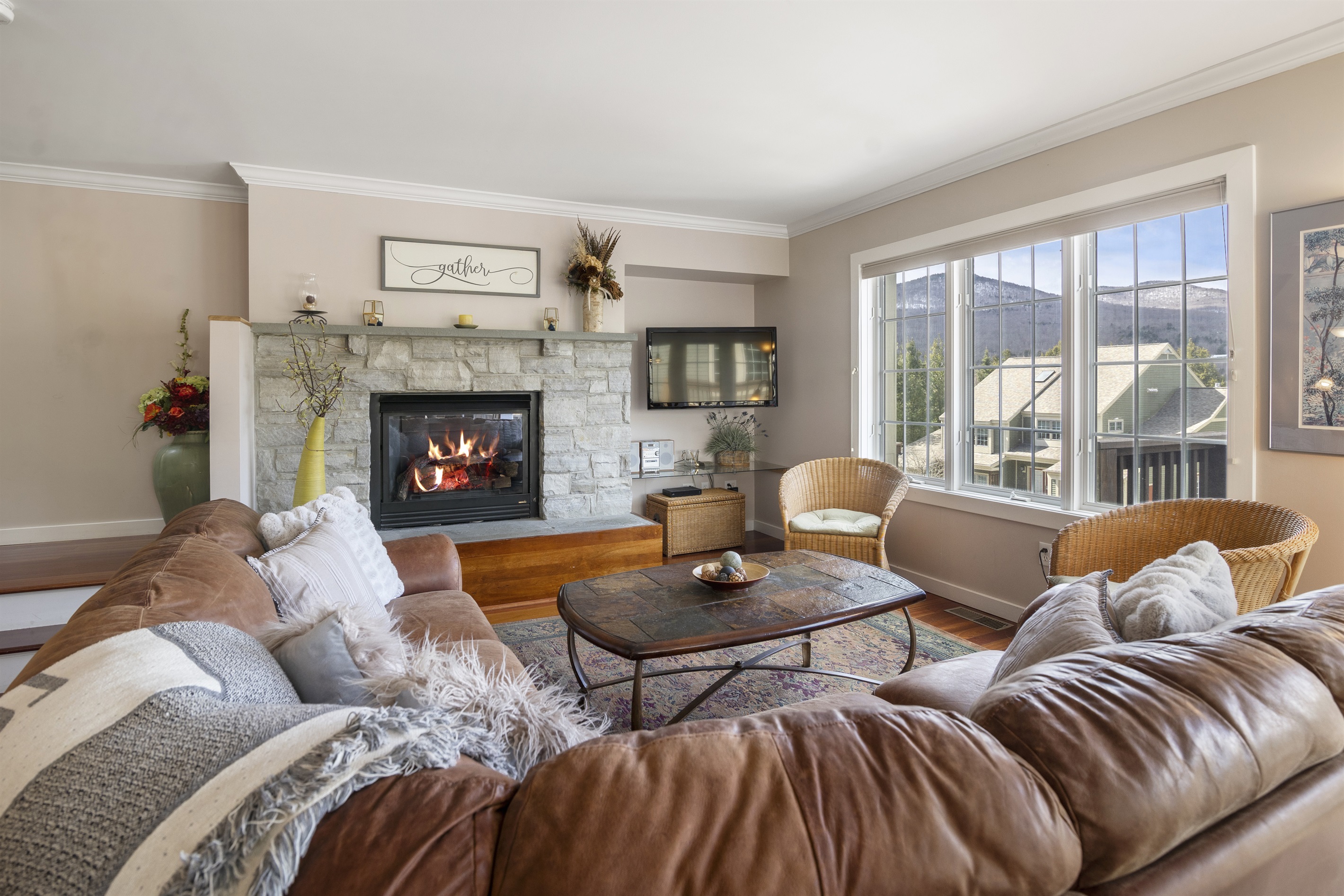 Cozy up in your home-away-from-home! 🏡✨ Imagine relaxing by the fireplace, enjoying good company and making unforgettable memories. This inviting space is perfect for a getaway filled with warmth and comfort. 🌟 Cheers to new adventures!