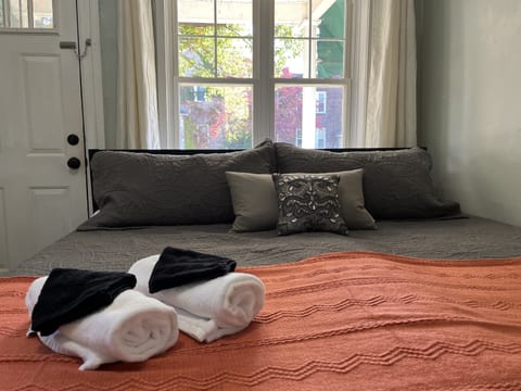 Hudson Cottage | Fast WiFi!