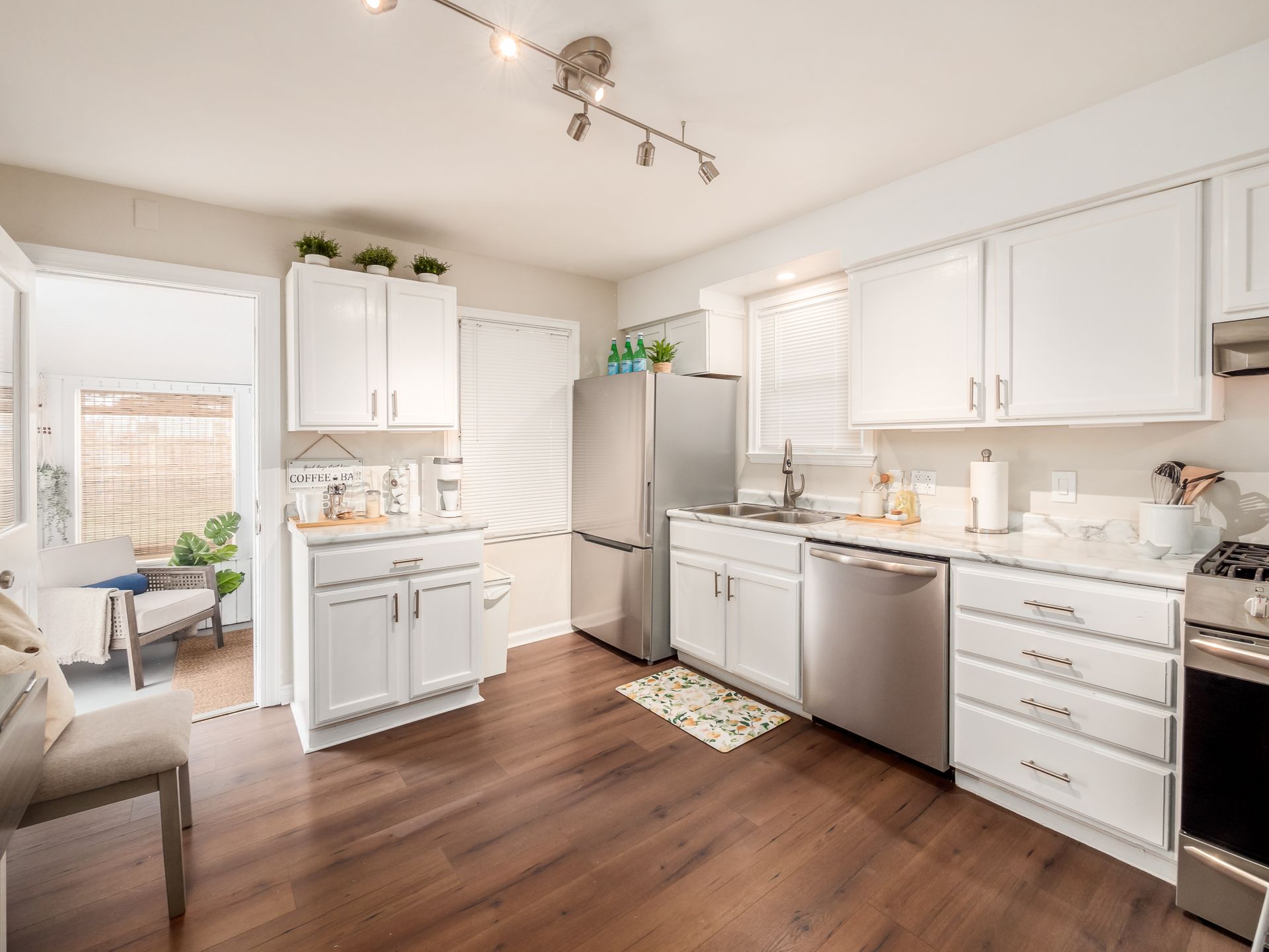 The Columbus Cape Cod Cottage | 1st Floor Beds!