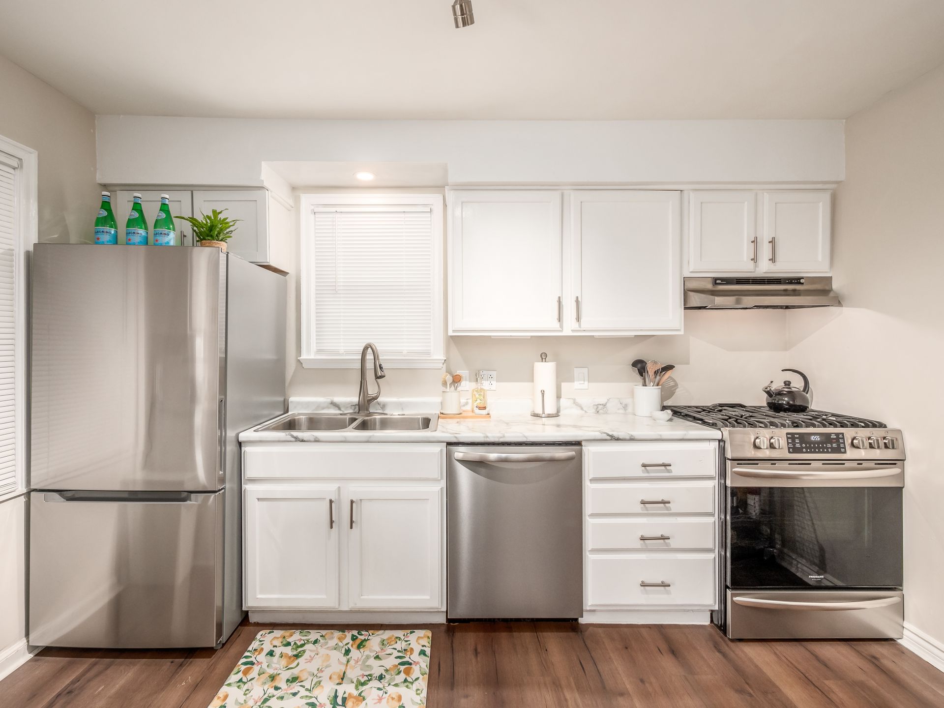The Columbus Cape Cod Cottage | 1st Floor Beds!