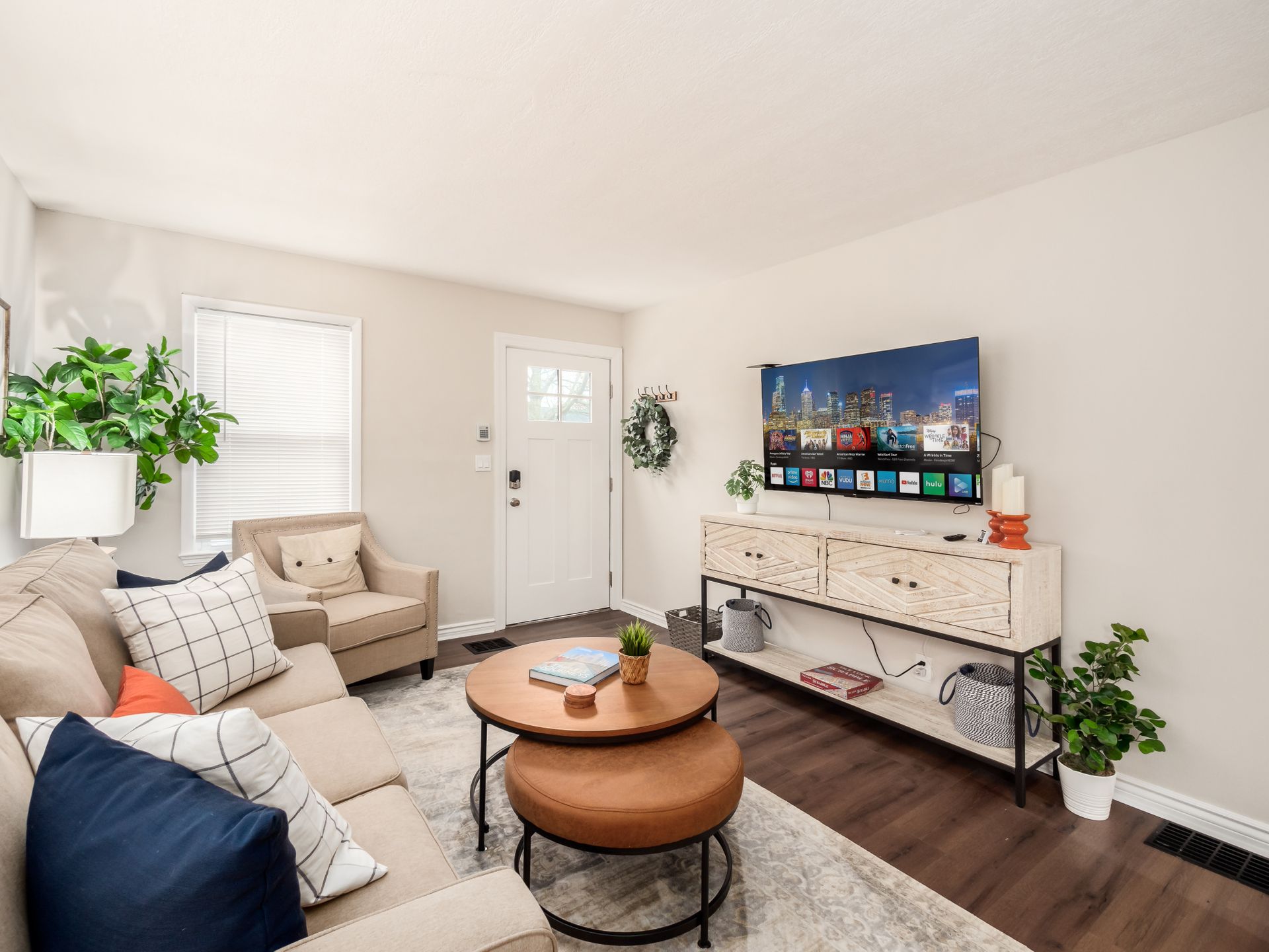 The Columbus Cape Cod Cottage | 1st Floor Beds!