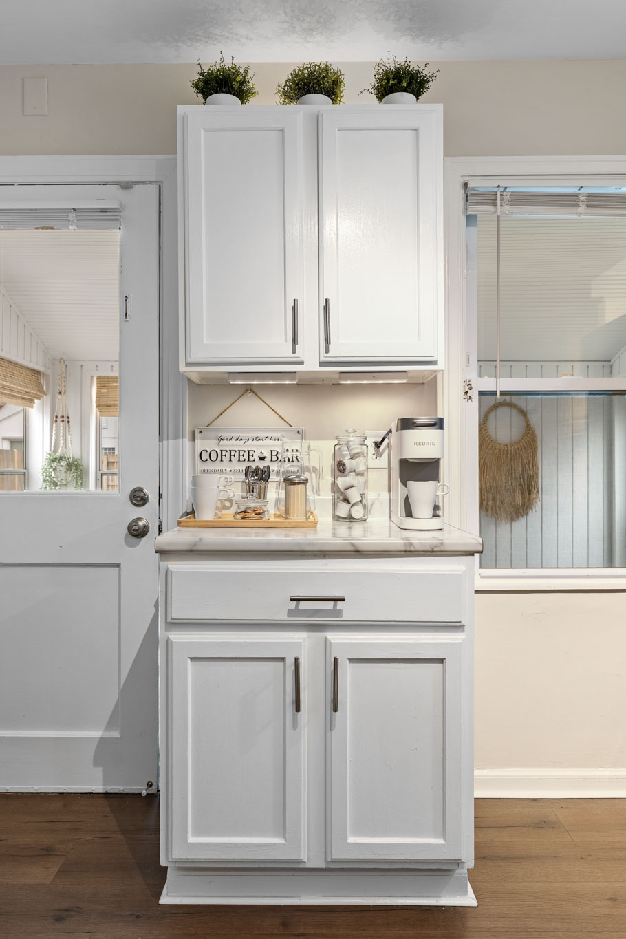The Columbus Cape Cod Cottage | 1st Floor Beds!