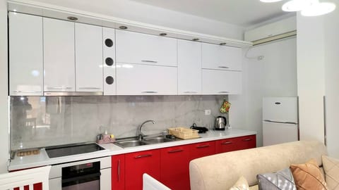 The Full Kitchen photo .1