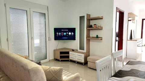 The Livingrooms photo .2