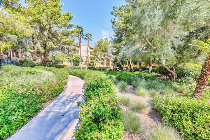 Dwell Descans ※ Restful Haven Steps to Vegas Strip