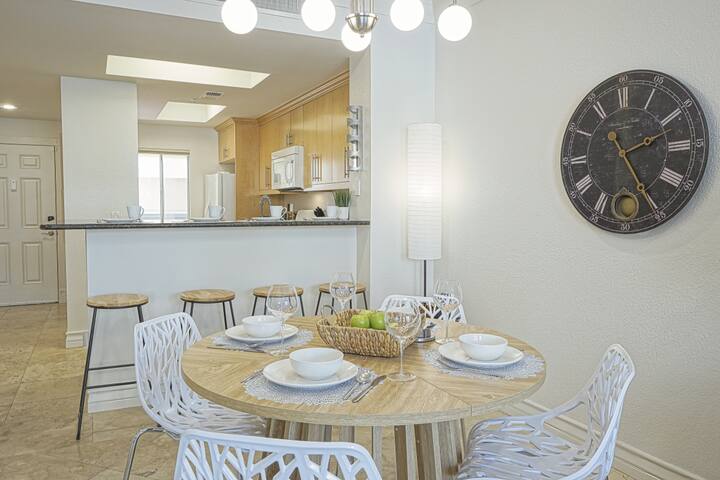 dwell-descans-restful-haven-steps-to-vegas-strip/