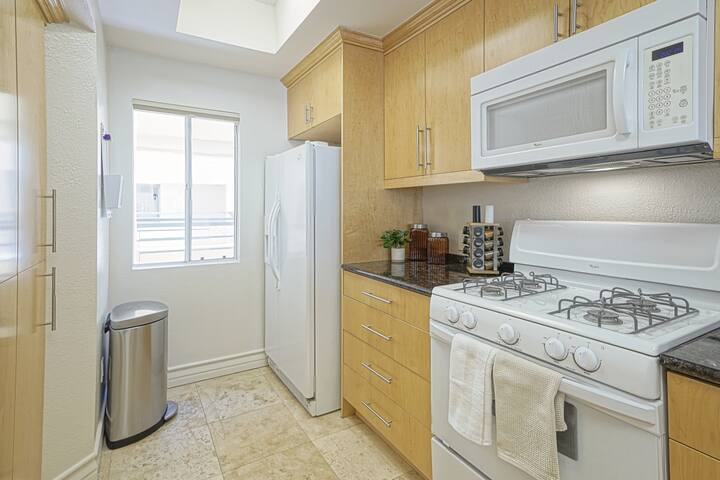 dwell-descans-restful-haven-steps-to-vegas-strip/