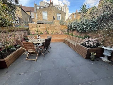 Designer large 1bd with private garden