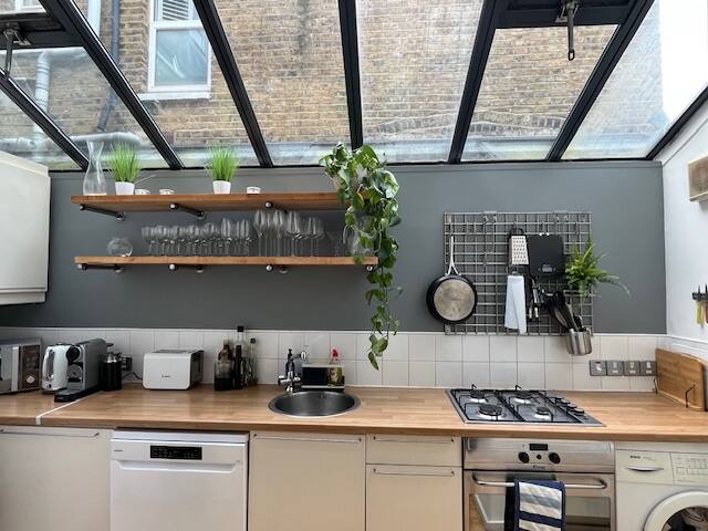 Designer large 1bd with private garden