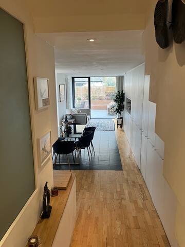 Designer large 1bd with private garden