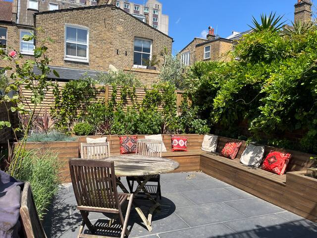 Designer large 1bd with private garden