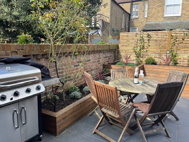 Designer large 1bd with private garden