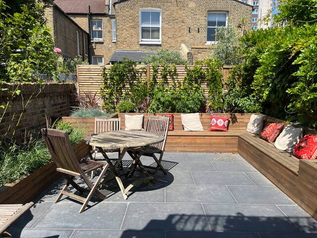Designer large 1bd with private garden