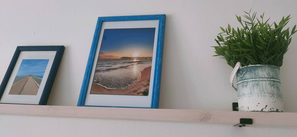 Breezy and bright apartment - 10min beach front