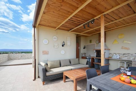 Fantastic duplex with barbecue, sea views.