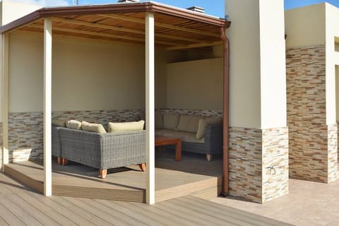 Fantastic duplex with barbecue, sea views.