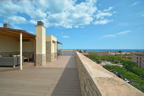 Fantastic duplex with barbecue, sea views.