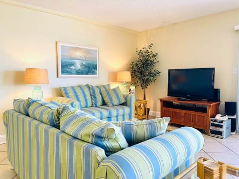 HOLIDAY VILLAS III- 605
