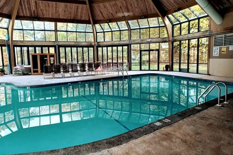 Camelback Poconos Getaway-Pet Friendly*Ski-In/Out