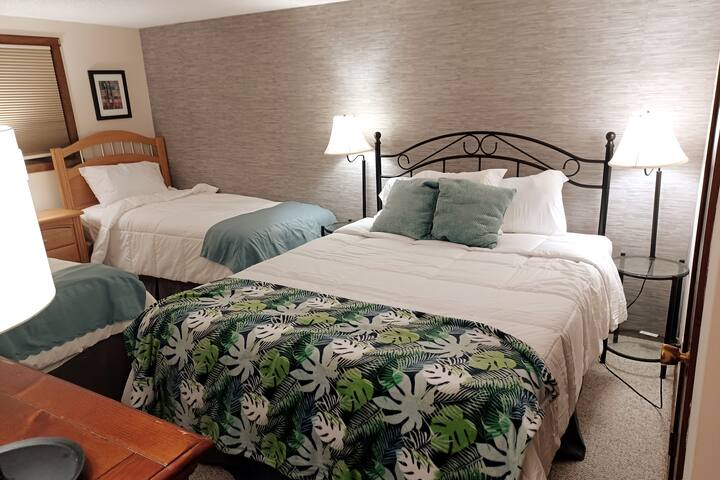 poconos-camelback-getaway-pet-friendly-ski-in-out/