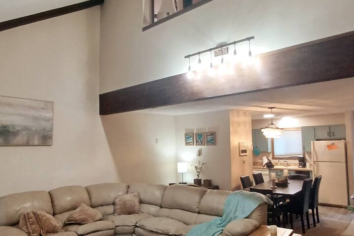 poconos-camelback-getaway-pet-friendly-ski-in-out/