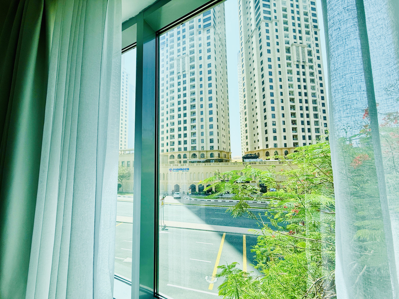 vserve-1-br-escape-in-the-heart-of-dubai-marina/