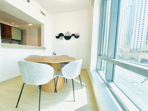 Vserve - 1 BR Escape in the Heart of Dubai Marina