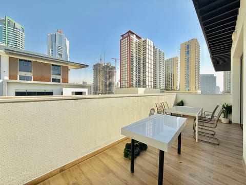 Vserve - Peaceful 1 BR Getaway in Vibrant JVC