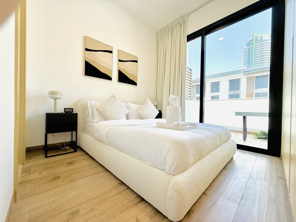 Vserve - Peaceful 1 BR Getaway in Vibrant JVC - Dubai