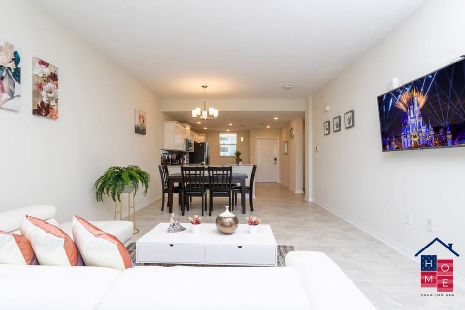 Unwind with the private balcony view -Near Disney! - Kissimmee