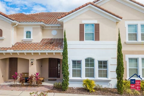Family House: Ideal for 8 Guests with Private Pool
