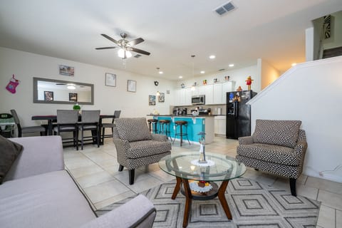 Family House: Ideal for 8 Guests with Private Pool