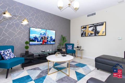 Vibrant Family Condo - 10 Min From Disney