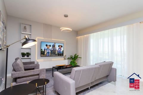 Modern Oasis Condo - Relaxing View | Near Disney