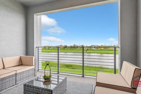 Beautiful Condo  - Resort 10 Minutes from Disney