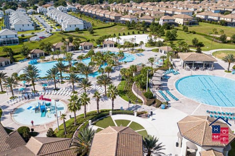 Resort Condo in Orlando: Cozy Retreat with Lazy River & Kids' Water Park Near Disney