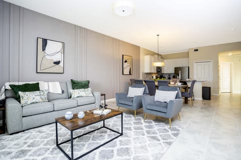Resort Condo in Orlando: Cozy Retreat with Lazy River & Kids' Water Park Near Disney