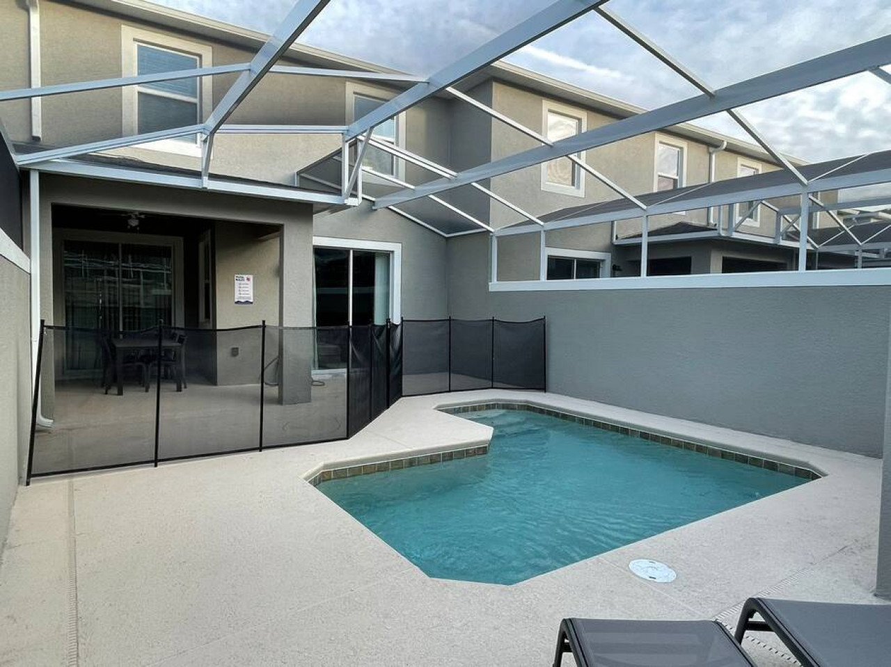 paradise-house-thematic-rooms-and-private-pool/