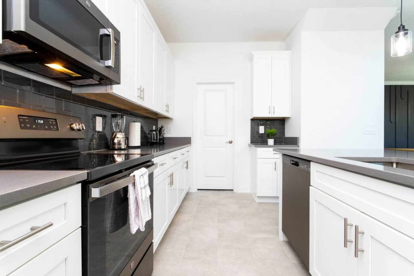 SS 9143 · Magical House Getaway - Private Pool & Amenities - Davenport