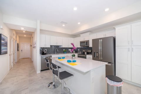 3121-406 · Stylish Apartment with Privilage Location & View