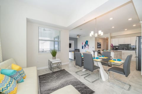 3121-406 · Stylish Apartment with Privilage Location & View