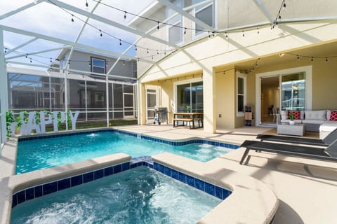 Magical House Retreat - Relaxing Deck and Pool