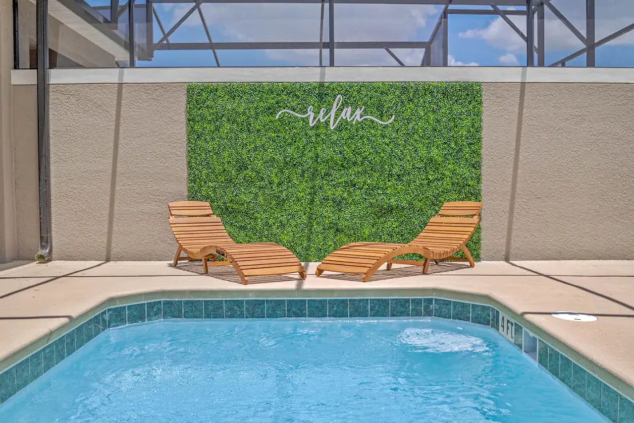 Enchanting Orlando Getaway: Luxurious Private Pool Home Near Disney