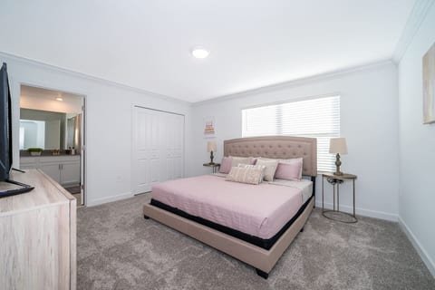 Captivating House - Private Pool & Close to Disney