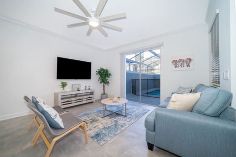 Captivating House - Private Pool & Close to Disney