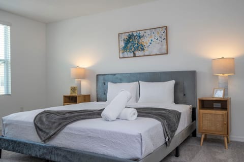 Captivating Family House - Resort Access
