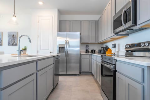 Elegant House - 3BR & Resort Amenities