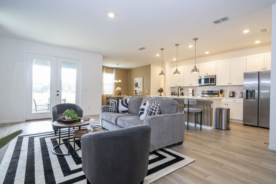 New Build - Cozy House & Game Room - Davenport